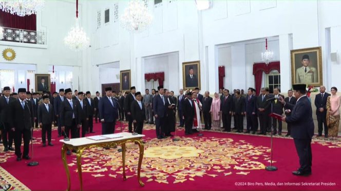 
					Presiden RI Lantik Menteri Kabinet Merah Putih, Sumpah Janji Telah Diucapkan dan Pekerjaan Sudah Menanti