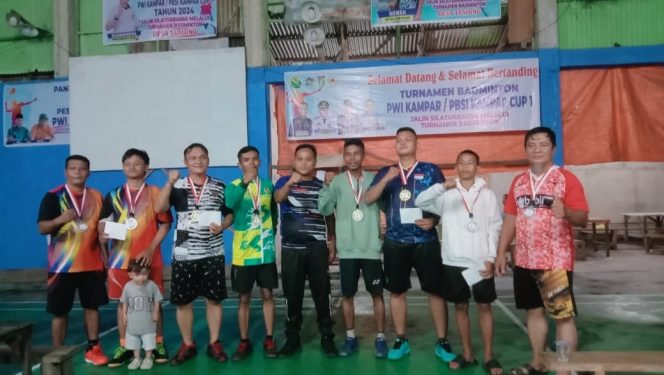 
					Open Turnamen Badminton PWI Kampar&PBSI Kampar Sukses Digelar, Berikut Para Juaranya