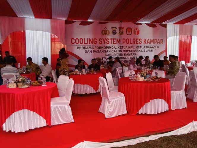 
					Cooling System Polres Kampar Bersama Forkopimda, Penyelenggara dan Paslon Jelang Pemungutan Suara Pilkada Serentak 2024