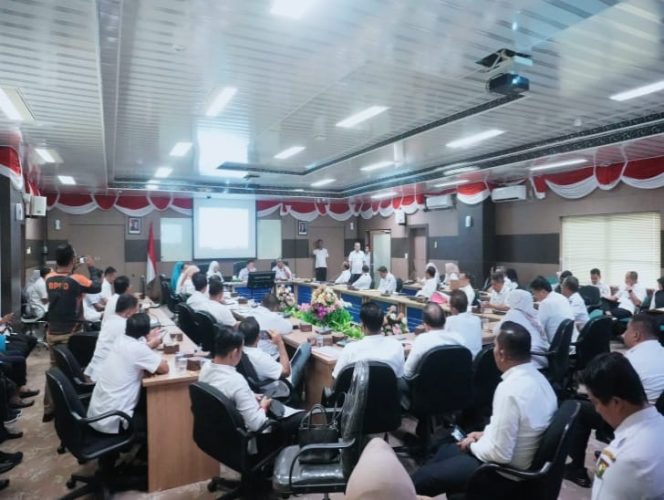 
					Menjelang Akhir 2024, Pj Bupati Kampar Hambali Pimpin Langsung Rapat Realiasi Fisik dan Keuangan.