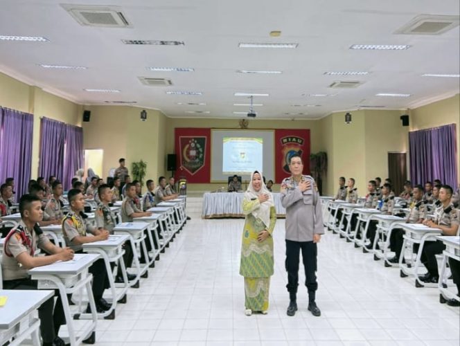
					Kadis Pertanian Kampar Nurilahi Ali Berikan Pembekalan Kepada Siswa Diktuk Bintara Polri SPN Riau Terkait Pembangunan Pertanian Menuju Ketahanan Pangan