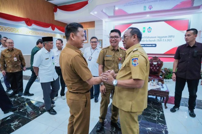 
					PJ Bupati Kampar Hambali Terima DIPA dan TKD Secara Digital