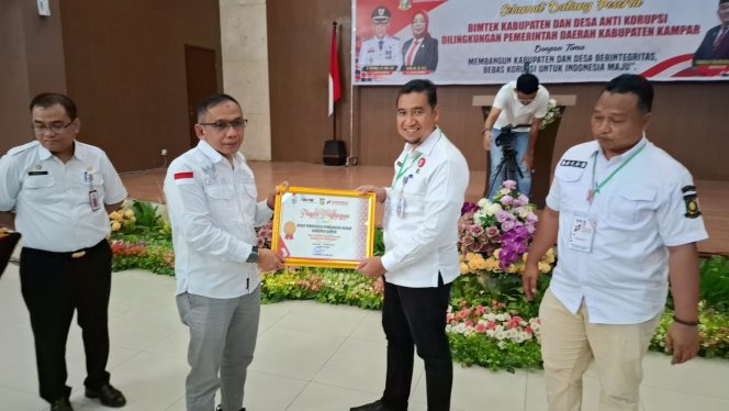 
					Bappeda Kampar Raih Penghargaan Mandiri SPIP Terintegrasi
