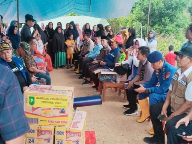 
					Pemkab Kampar dan Pemprov Berikan Bantuan Untuk Masyarakat terdampak Banjir Gunung Sahilan