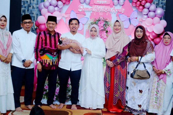 
					Pj Bupati Kampar Hadiri Aqiqah Cucu Asisten III Setda Kampar Ir. Azwan