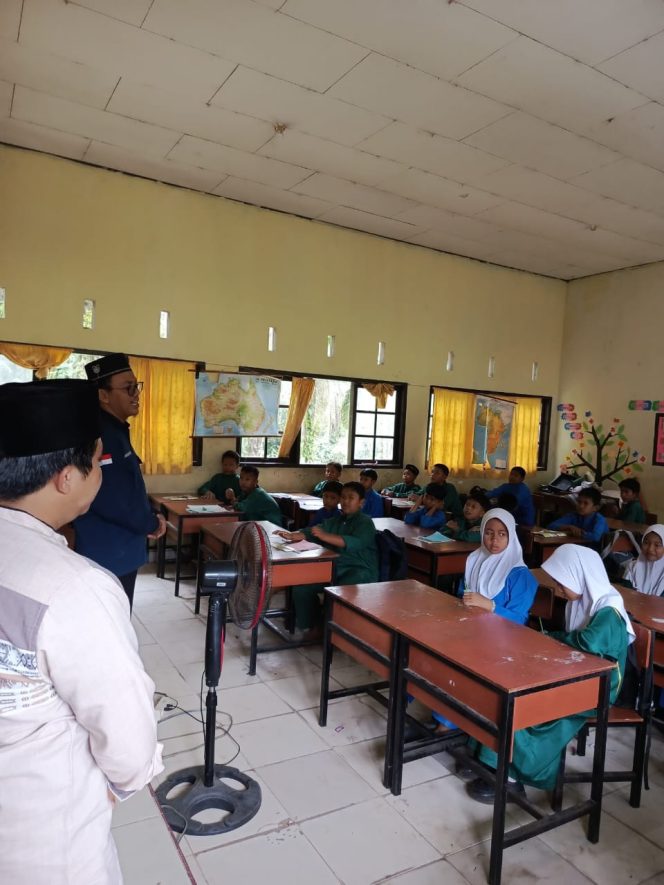 
					PP. AT TAUFIQ SOSIALISASIKAN SPMB