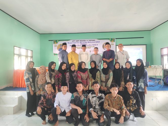 
					Kepala MTs Ponpes At Taufiq Jadi Narasumber Peringatan Isra Mi’raj UPT SMPN 11 Tapung
