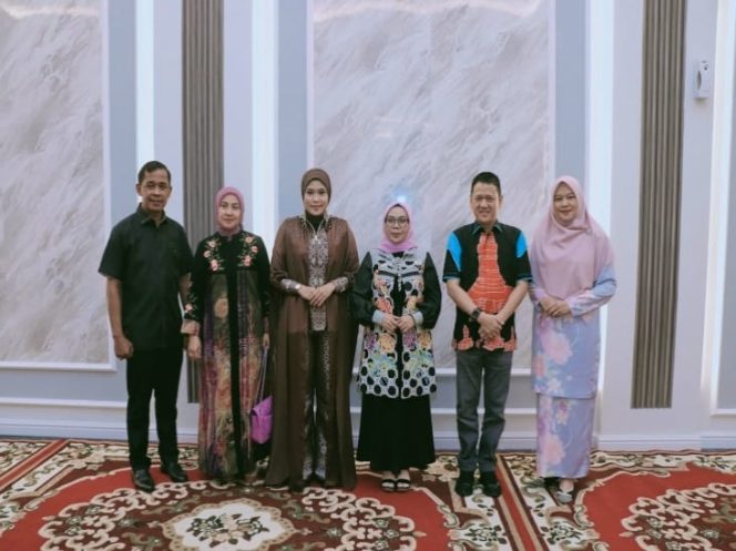 
					Pj Bupati Kampar Hambali Jamu Makan Malam Dewi KDI Di Rumah Dinas Sebelum Tampil Hibur Rakyat