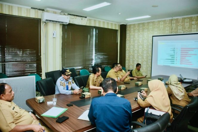 
					PJ Bupati Kampar diwakili Asisten Pemerintah Kabupaten Kampar Berupaya Harga Komoditas tetap Stabil