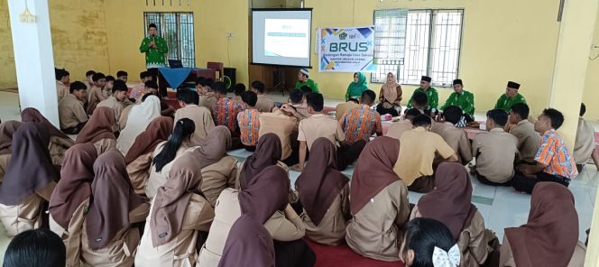 
					KUA Kecamatan Salo Laksanakan BRUS di SMAN 1 Salo