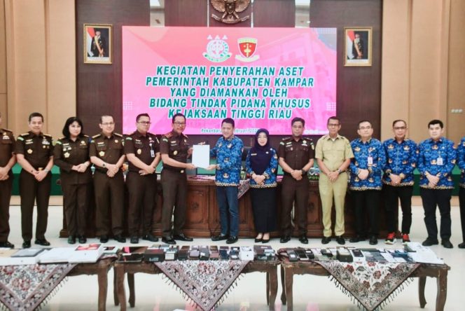 
					PJ Bupati Kampar Hambali Terima Pengembalian Aset Pemda Kampar Dari Kejati Riau