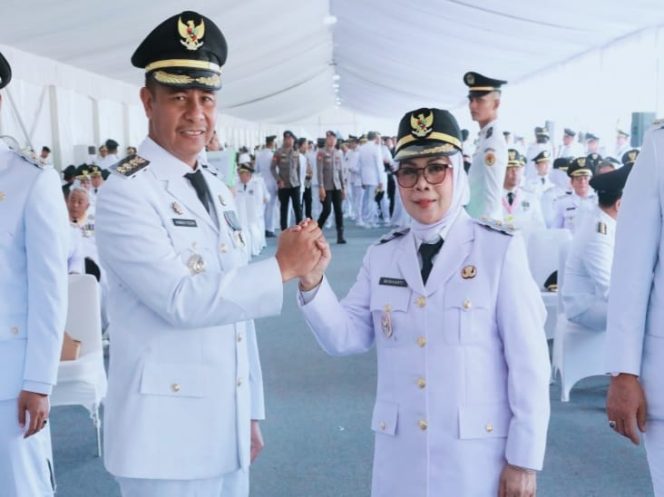 
					Presiden RI H. Prabowo Subianto Resmi Lantik Bupati Kampar Ahmad Yuzar, S.Sos, MT dan Wakil Bupati Kampar Dr. Hj. Misharti S.Ag, M.Si