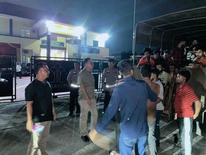 
					Diduga Pengungsi Rohingya Pemkab Kampar Evakuasi Dan Antar WNA Menuju Rudenim Pekanbaru