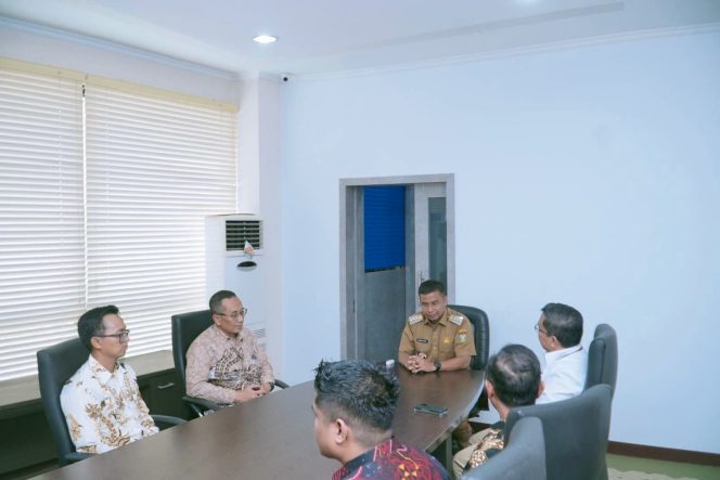 
					Bupati Kampar Terima Silaturahmi dari Pertamina Hulu Rokan di Ruang Rapat Kantor Bupati