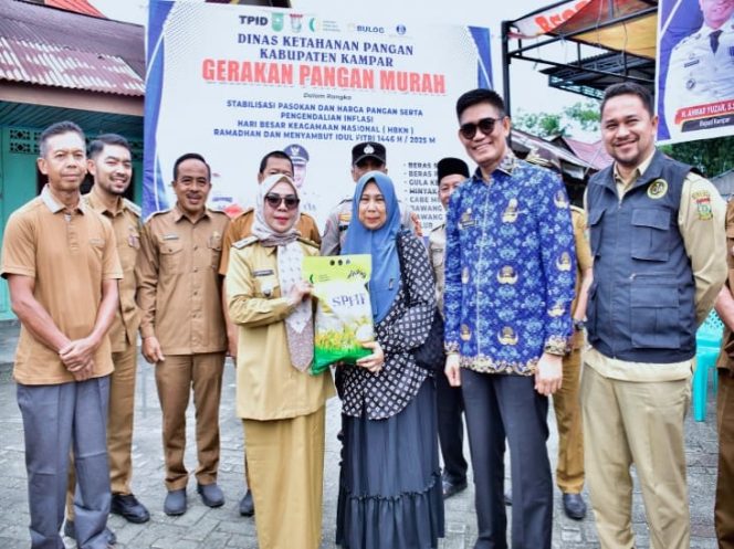 
					Pemkab Kampar Gelar Gerakan Pangan Murah di Kuok Masyarakat Antusias