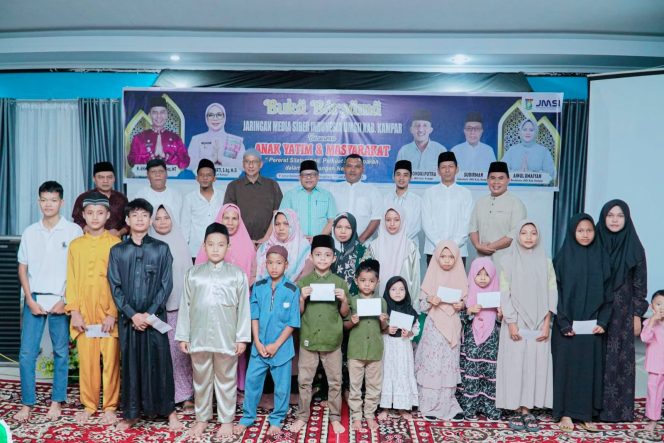 
					Bupati Kampar diwakili Plt Kadiskominfo Zulfikar Apresiasi JMSI Kampar Santuni Anak Yatim di Bulan Ramadhan