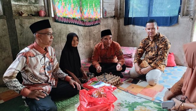 
					Rumah Nenek Nurbaiti yang Seharusnya Bercahaya, Berubah Menjadi Rumah Mengundang Keprihatinan Bagi yang Menyaksikan