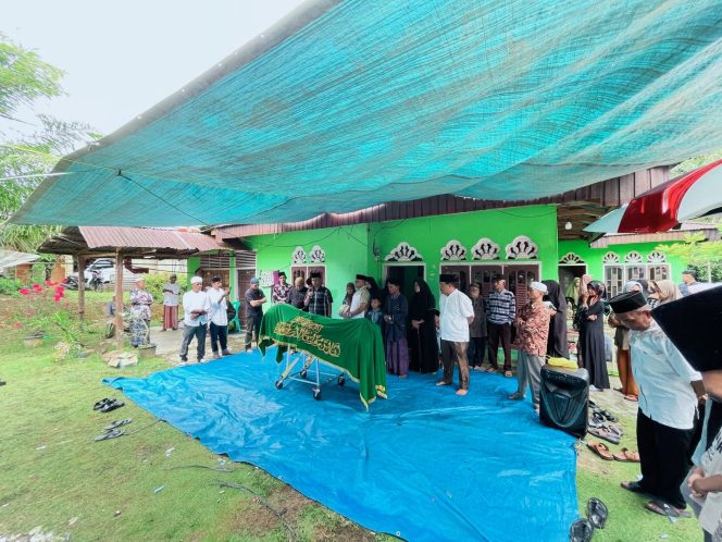 
					Bupati Kampar Lepas Ketempat Pemakaman Alm Gazali Ayahanda Plt Kadis Kominfosandi Kabupaten Kampar