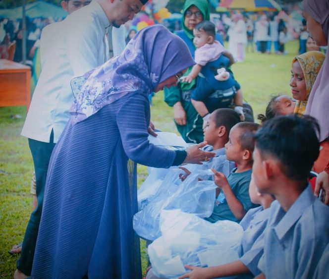 
					Wabup Kampar Misharti Serahkan Santunan Anak Yatim Piatu Dua Desa di Kecamatan Rumbio Jaya