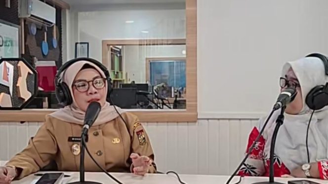 
					Hari Kartini 2025 Wabup Kampar Tampil di RRI Pro 99.1 FM Pekanbaru, Misharti : Perempuan Harus Bangkit dan Ikut Membangun