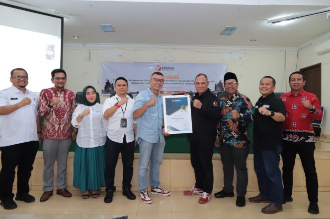 
					Bawaslu Kampar Raih Penghargaan Terbaik I JDIH