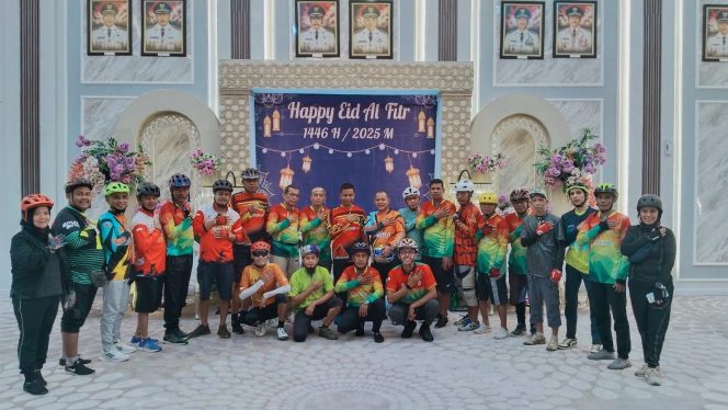 
					Ajak Warga Hidup Sehat,Bupati Kampar Ahmad Yuzar Bersepeda Bersama KOSEKA