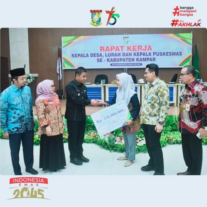 
					Bupati Kampar dan Wabup Gelar Rakor Bersama Camat, Kades dan Kapus se-kabupaten Kampar