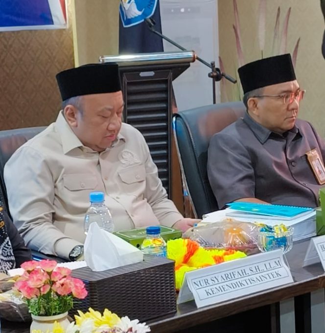 
					Kepala LLDIKTI Wilayah XVII Soroti Isu Krusial Pendidikan Tinggi saat Kunjungan Komisi X DPR RI ke Riau
