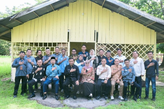 
					Bupati Kampar Ahmad Yuzar dan Wabup Misharti Pererat Silaturrahmi Bersama PWI