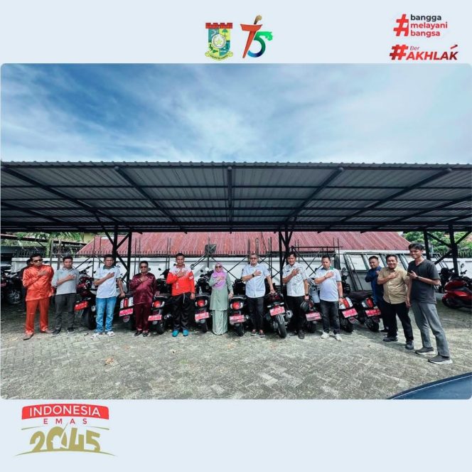 
					Bupati Kampar Serahkan Kendaraan Operasional ke Beberapa OPD Agar Pelayanan Maksimal