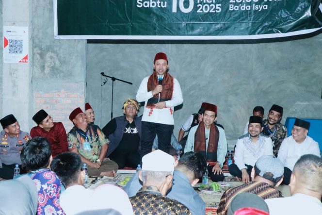 
					Plt. Asisten I Setda Kampar Bersama UAS dan Gubri Resmikan Masjid Darus Sa’adah Tarai Bangun