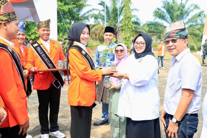 
					Politeknik Kampar Bersama PII Riau Tanam 730 Pohon: Hijaukan Riau, Hadirkan Harapan