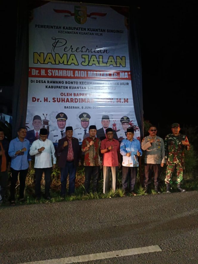 
					Jalan Penghubung Logas Tanah Darat-Kuantan Hilir Diberi Nama Syahrul Aidi Maazat oleh Pemkab Kuansing