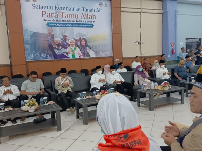 
					Bupati Kampar Bersama Kakan Kemenag,Sambut Hangat Kepulangan JH Kampar Kloter 05 BTH Di Batam