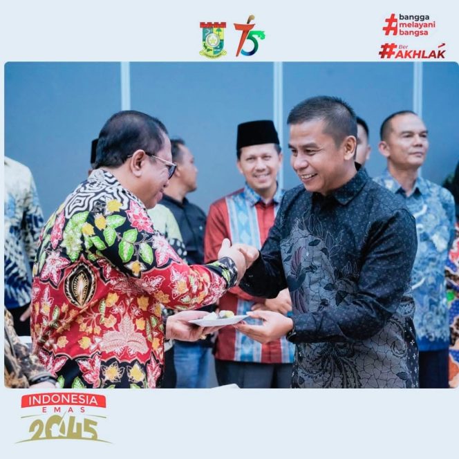 
					Bupati Kampar Ahmad Yuzar Hadiri Pisah Sambut Kajari Kampar, Sekaligus Terima Ucapan HUT  ke-57