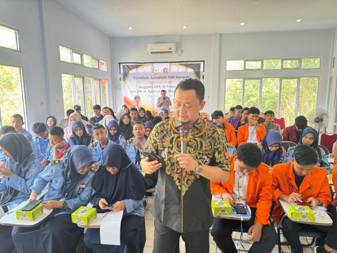 
					Anggota DPR RI Syahrul Aidi Buka Pelatihan Jurnalistik PWI Kampar Secara Langsung
