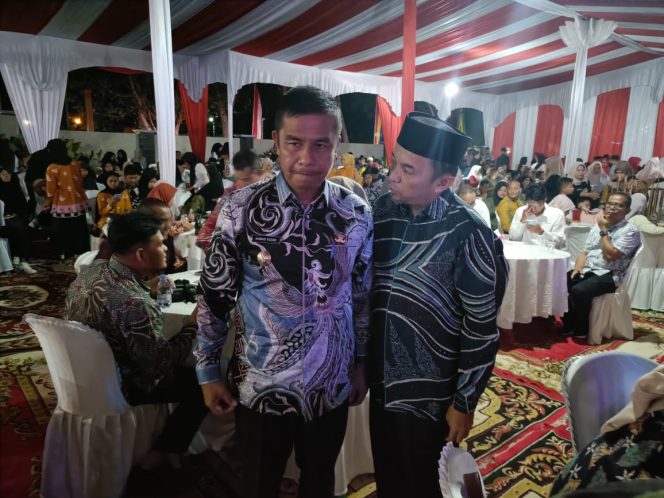 
					Bupati Kampar Serahkan Bantuan Pembinaan kepada Ponpes dan TPA/TPQ Berprestasi di MTQ Riau