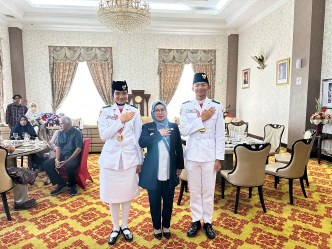 
					Wabup Kampar Misharti Sambut Hangat Kepulangan Alya Zahra Khalisah, Anggota Paskibraka Nasional 2025   