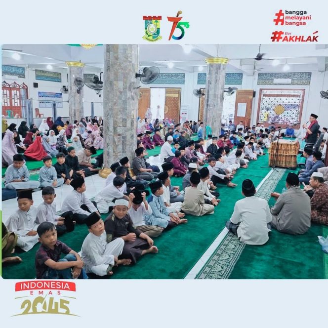 
					Bupati Kampar diwakili Asisten III Launching Didikan Subuh di Masjid Al-Kiram Bangkinang Kota