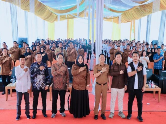 
					Sekda Kampar Hambali Buka Kuliah Perdana Politeknik Kampar diikuti 900 Mahasiswa
