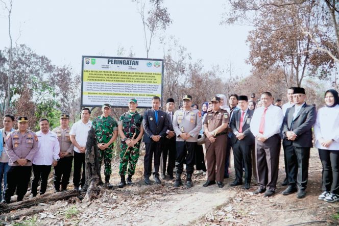 
					Bersama Forkopimda Bupati Kampar Ahmad Yuzar Tegaskan: Jangan Merambah dan Jangan Bakar Hutan   