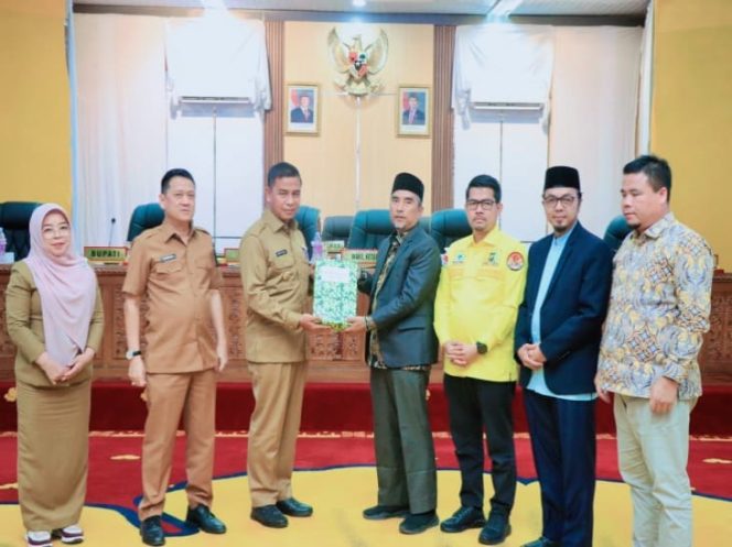 
					Bupati Kampar Ahmad Yuzar Sampaikan Rancangan KUA dan PPAS Tahun Anggaran 2026.