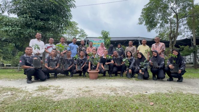 
					Hendry Munief Soroti Serapan Naker Sektor Industri dari Alumni SMK di Riau masih Rendah