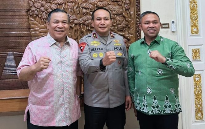
					Gubri Abdul Wahid Bersama Wagubri SF Haryanto: Kapolda Herimen Tegaskan Soliditas Pemerintahan   