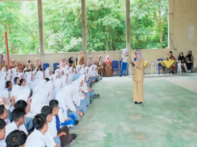 
					Wabup Kampar Hadiri Edukasi dan Sosialisasi HIV/AIDS di SMA Negeri 1 Kampar Kiri