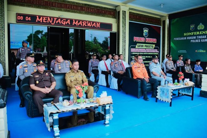 
					Bupati Kampar Ahmad Yuzar Hadiri Apel Gelar Pasukan Operasi Zebra Lancang Kuning 2025