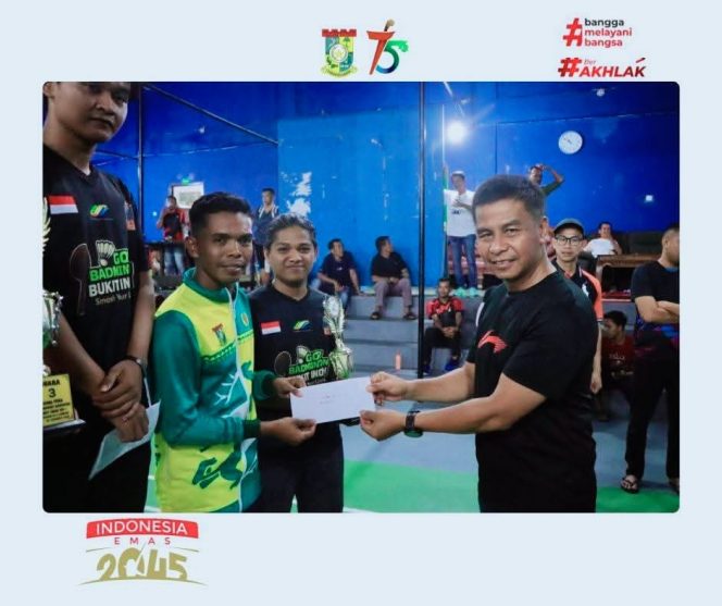 
					Bupati Kampar Ahmad Yuzar Tutup Turnamen Badminton Bukit Indah.