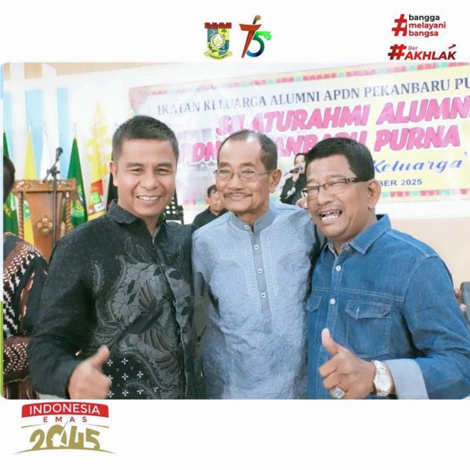 
					Pererat Silaturahmi, Bupati Kampar Ahmad Yuzar Hadiri Acara Ikatan Keluarga Alumni APDN Pekanbaru Purna Bakti.