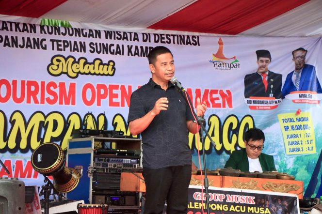 
					Event Pacu Sampan Pulau Lawas, Bupati Kampar Ahmad Yuzar ; Ajang Pembinaan dan Pencarian Bibit Pedayung Kampar