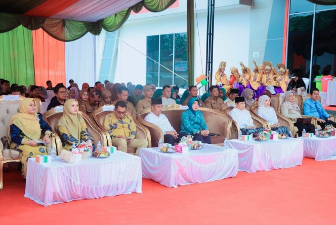 
					Bupati Kampar Ahmad Yuzar Resmikan klinik Utama Mata Padang Eye Center (PEC) Bangkinang .